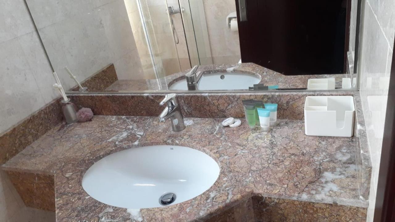 1br In Business Bay Close To Canal And Mall! Apartment